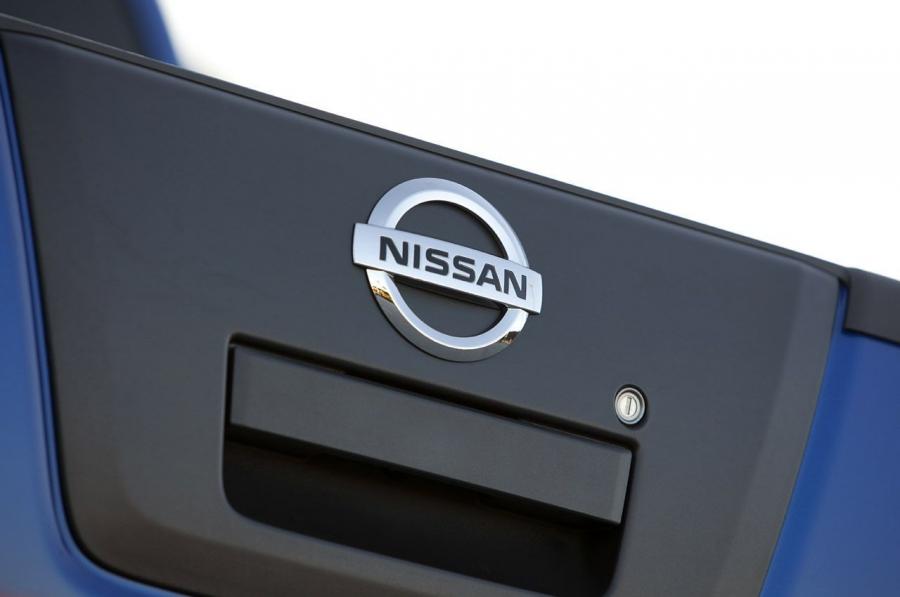  Nissan Frontier Crew Cab 4x4 2012 года  (фото 24 из 30)